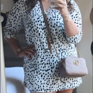 Cute white/black shirt dress. Like new size M fits 10/12. Lightweight/versatile